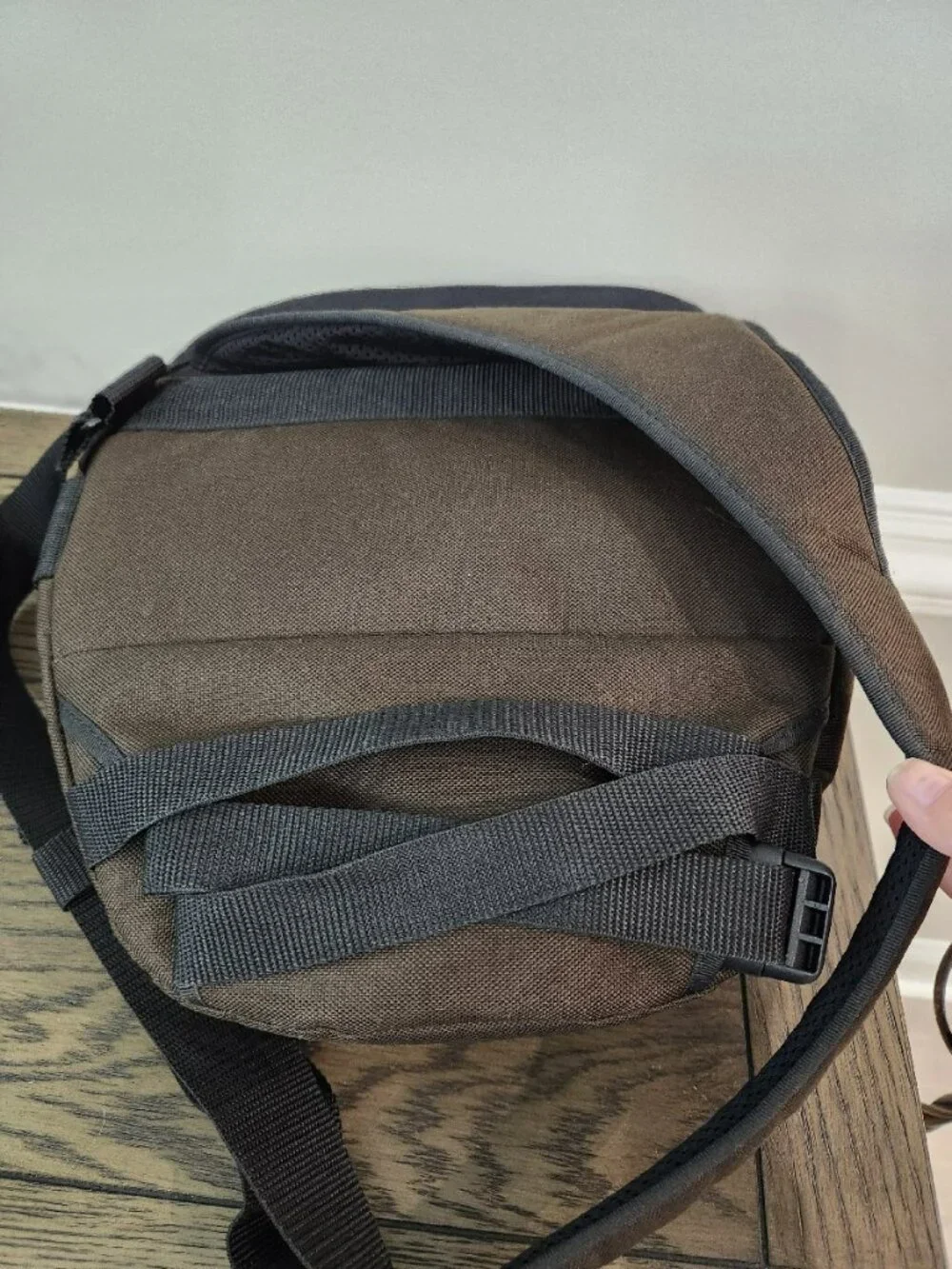 Tamrac Velocity 7x Sling Bag SLR Camera Bag Adjustable Shoulder Strap 5767 Brown